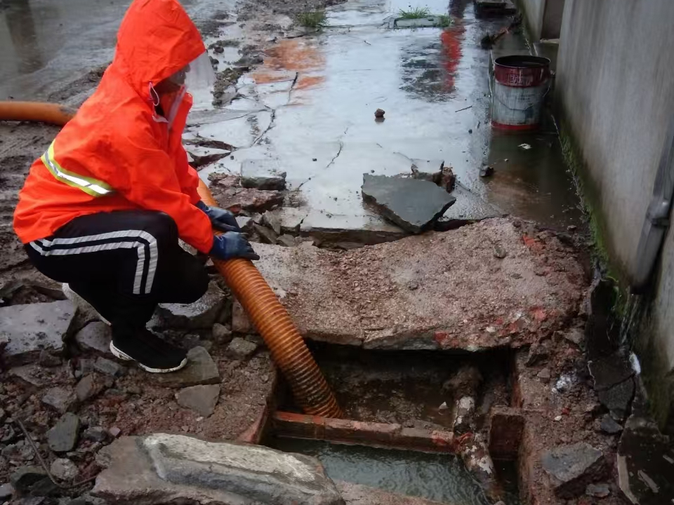 仓山专业清理污水池 炜誉市政以规范流程守护城市 “肠道”