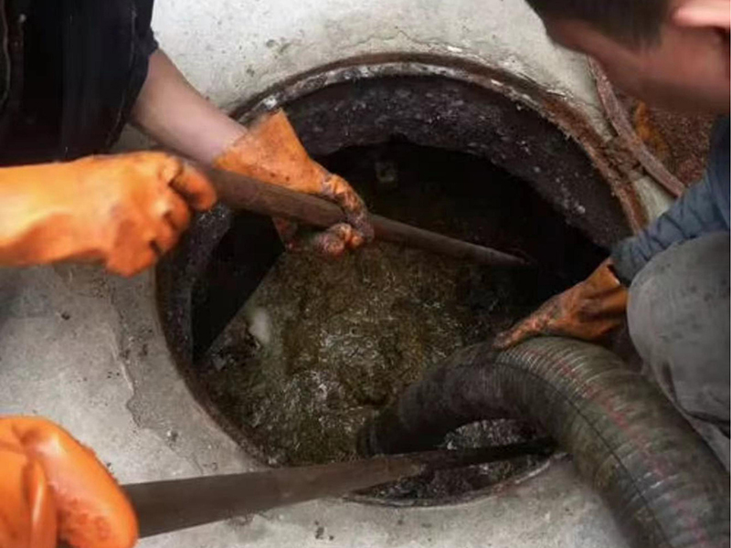 仓山清理化粪池时如何避免沼气的危害?